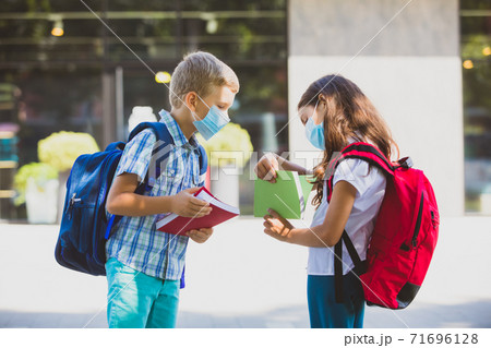 The kids back to school and receive new textbooks 71696128