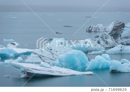 Melting floating icebergs in Jokulsarlon, Iceland Melting floating icebergs in Jokulsarlon, Iceland 71699620