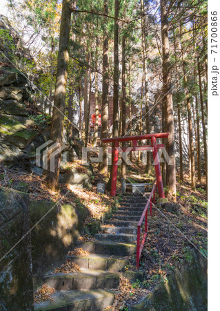子持神社付近の鳥居(群馬県渋川市) 子持神社付近の鳥居(群馬県渋川市) 71700866