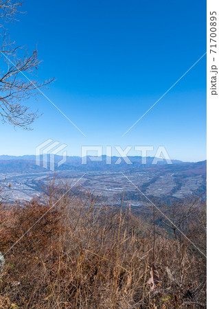 子持山山頂から見た景色(群馬県渋川市) 子持山山頂から見た景色(群馬県渋川市) 71700895