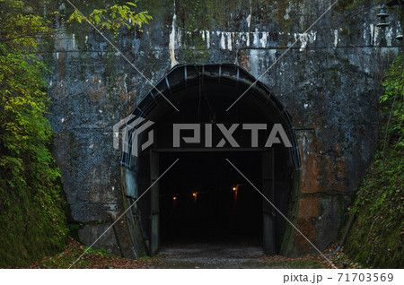 晩秋の廃線敷きウォーク 三五山トンネル 晩秋の廃線敷きウォーク 三五山トンネル 71703569