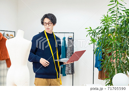 ファッションデザイナー 71705590