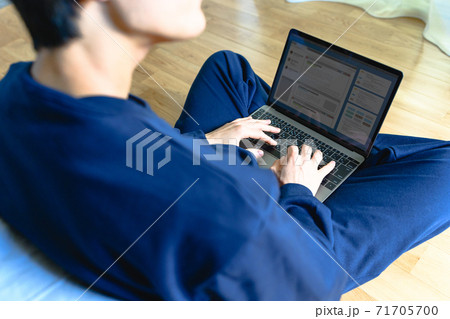 男性ポートレート 71705700