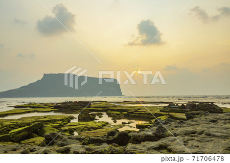 城山日出峰 西帰浦市 済州島 71706478