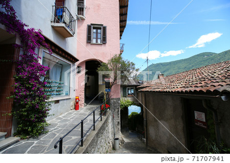 スイス ルガーノ ルガーノ 湖 ガンドリア村の写真素材