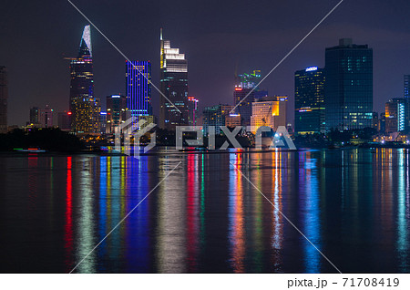 ベトナム ホーチミン市 サイゴン川の夜景 ベトナム ホーチミン市 サイゴン川の夜景 71708419