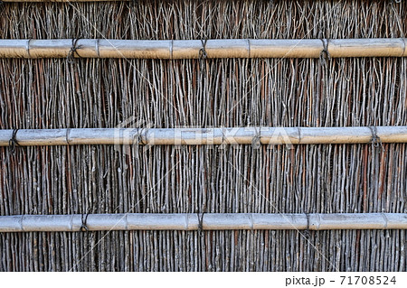 木と竹を組み合わせた和風の壁の写真素材