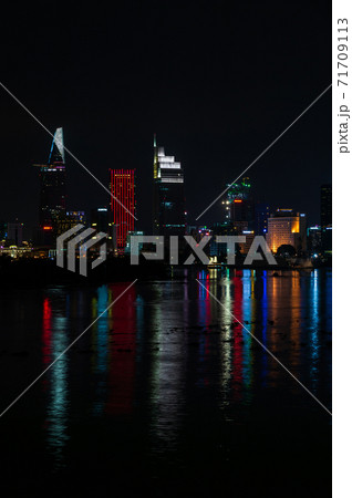 ベトナム ホーチミン市 サイゴン川の夜景 ベトナム ホーチミン市 サイゴン川の夜景 71709113