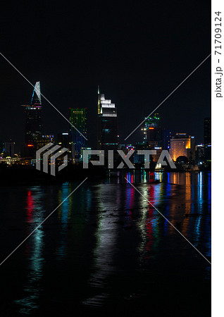 ベトナム ホーチミン市 サイゴン川の夜景 ベトナム ホーチミン市 サイゴン川の夜景 71709124