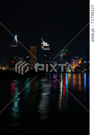 ベトナム ホーチミン市 サイゴン川の夜景 ベトナム ホーチミン市 サイゴン川の夜景 71709127