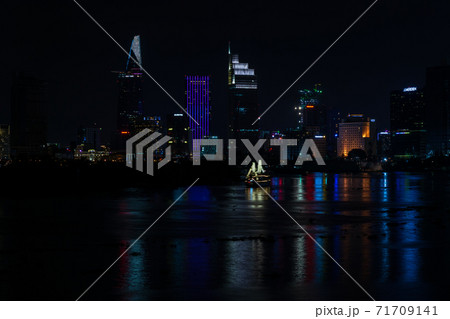ベトナム ホーチミン市 サイゴン川の夜景 ベトナム ホーチミン市 サイゴン川の夜景 71709141