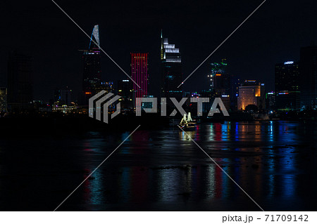 ベトナム ホーチミン市 サイゴン川の夜景 ベトナム ホーチミン市 サイゴン川の夜景 71709142