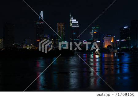 ベトナム ホーチミン市 サイゴン川の夜景 ベトナム ホーチミン市 サイゴン川の夜景 71709150
