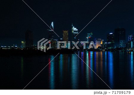 ベトナム ホーチミン市 サイゴン川の夜景 ベトナム ホーチミン市 サイゴン川の夜景 71709179