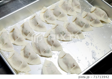 手作り餃子 71713942