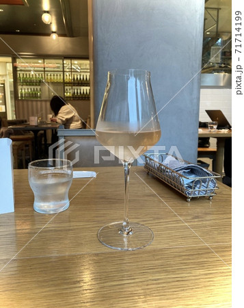 ワイングラス 71714199
