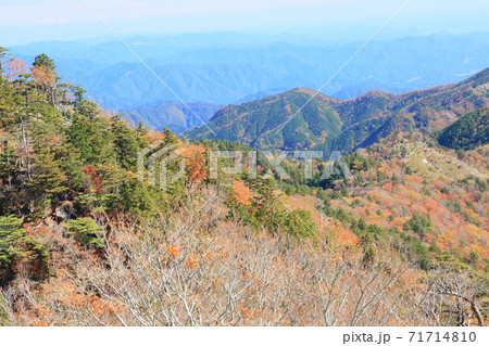 紅葉の山々 紅葉の山々 71714810