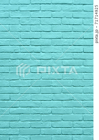 ティファニーブルーのペイントレンガの壁の写真素材