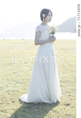 ウェディングドレスの女性 ブライダルイメージ 結婚 新婦 花嫁 ドレス