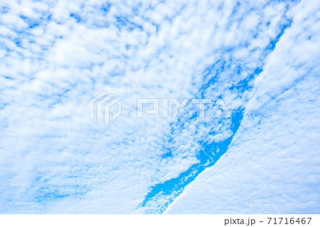 青空と珍しい形の雲(秋) 青空と珍しい形の雲(秋) 71716467
