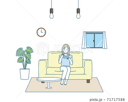 ソファーに座ってお茶を飲む女性 リラックスのイラスト素材