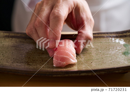 鮪の握り鮨（めばち鮪） 71720231