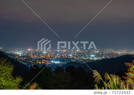 和田峠から眺める甲府盆地の夜景　【山梨県】 71722032