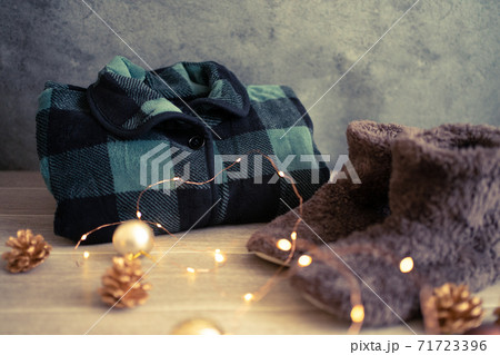 防寒ルームシューズ、ガウン、もこもこあったかアイテム、クリスマスシーズン	 71723396