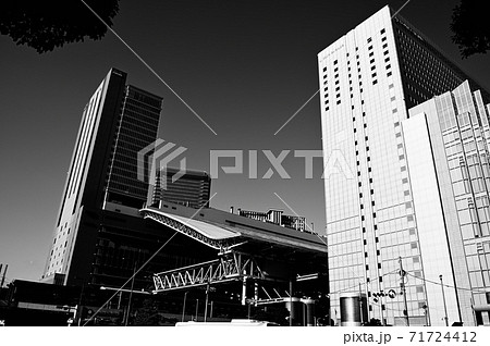 大阪駅と大阪ステーションシティ 71724412