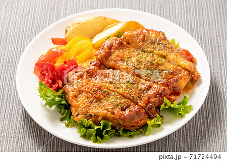 鶏肉のタンドリーチキン風ステーキ。 鶏肉のタンドリーチキン風ステーキ。 71724494