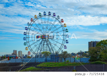 あらかわ遊園の新観覧車と青空 あらかわ遊園の新観覧車と青空 71725438