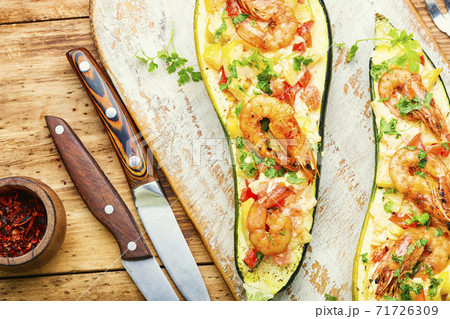 Oven baked zucchini with shrimp 71726309