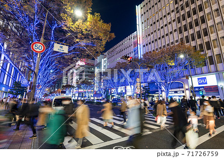 名古屋市中区　栄　大津通　イルミネーションと街の賑わい 71726759