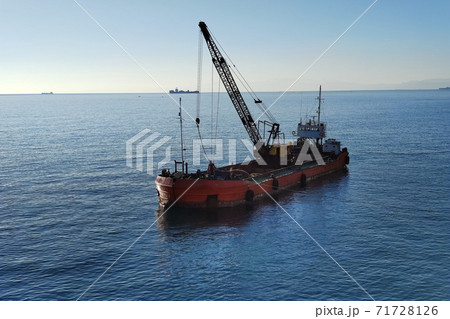 Dredge varge ship 71728126