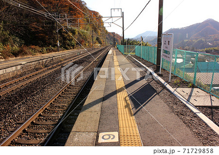 上越線上牧駅の下りホーム（1） 71729858