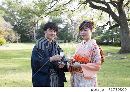 立食パーティーイメージ 71730309