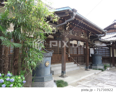 豊島区の善養寺（本堂） 71730922