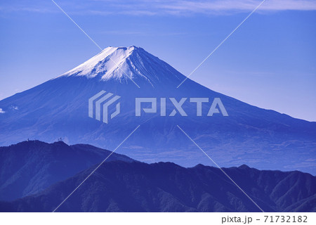 御坂山地と富士山 71732182