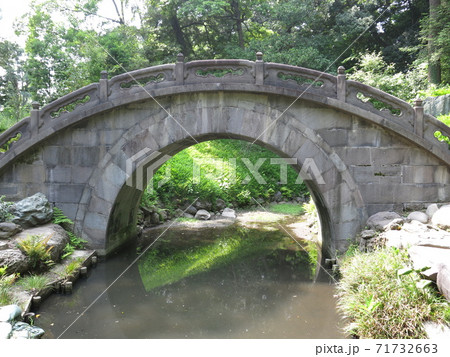 小石川後楽園の円月橋 小石川後楽園の円月橋 71732663