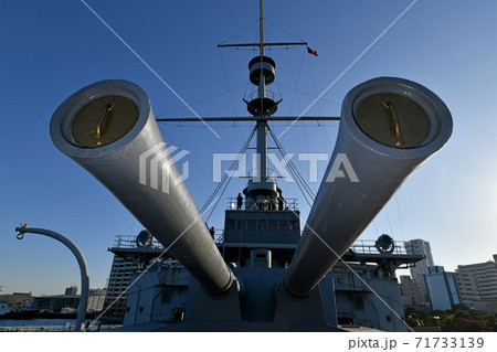 <神奈川県>横須賀基地の近くの海岸で展示される世界三大記念艦「みかさ」の前部主砲 <神奈川県>横須賀基地の近くの海岸で展示される世界三大記念艦「みかさ」の前部主砲 71733139