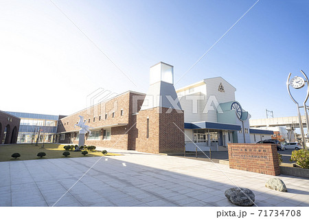 学校校舎 71734708
