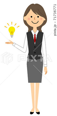 提案する制服姿の女性 71736771