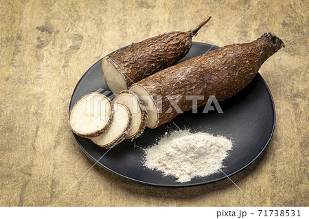 yuca cassava root and flour 71738531