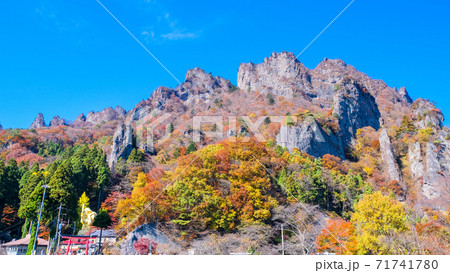 紅葉と妙義山 中之岳 紅葉と妙義山 中之岳 71741780