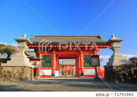 【宮崎県】快晴下の鵜戸神宮(神門) 【宮崎県】快晴下の鵜戸神宮(神門) 71741902