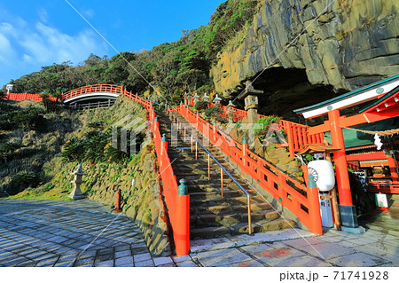 【宮崎県】晴天下の鵜戸神宮 【宮崎県】晴天下の鵜戸神宮 71741928