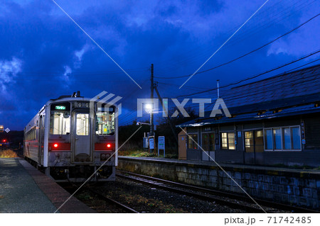 抜海駅に停車中のキハ54 71742485