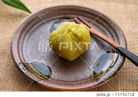 サツマイモの茶巾絞り 71742718