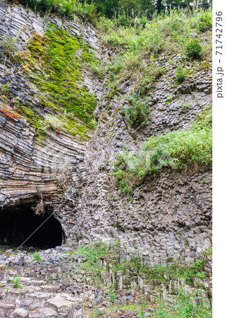 玄武洞の柱状節理 玄武洞の柱状節理 71742796