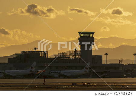 夕暮れの仙台空港の風景 宮城県名取市 夕暮れの仙台空港の風景 宮城県名取市 71743327